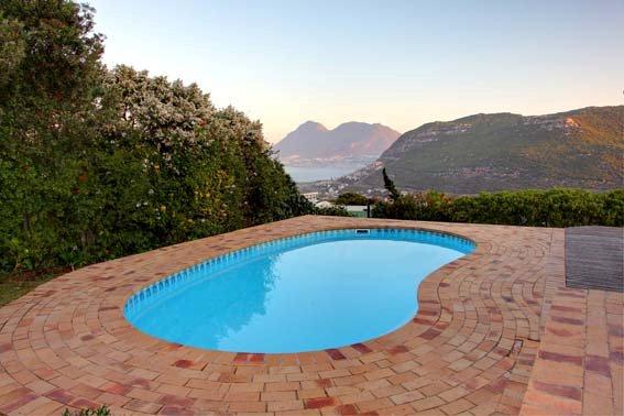 Photo 18 of Vue sur l’océan accommodation in Glencairn Heights, Cape Town with 3 bedrooms and 2.5 bathrooms