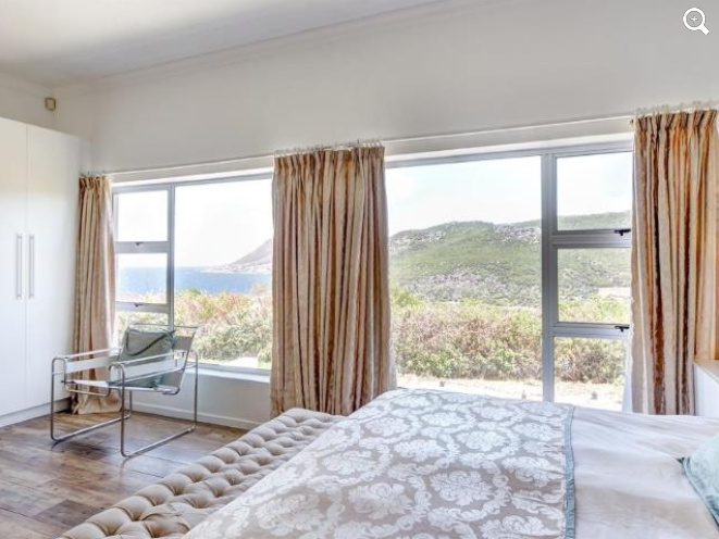 Photo 10 of Vue sur l’océan accommodation in Glencairn Heights, Cape Town with 3 bedrooms and 2.5 bathrooms