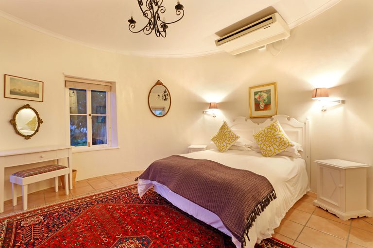 Photo 18 of Welgelee Constantia accommodation in Constantia, Cape Town with 4 bedrooms and 4 bathrooms