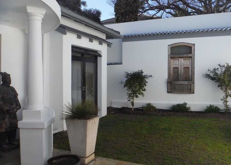 Photo 11 of White House accommodation in Fresnaye, Cape Town with 3 bedrooms and 3 bathrooms