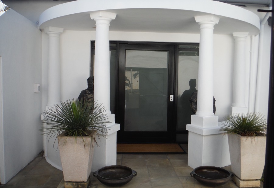 Photo 13 of White House accommodation in Fresnaye, Cape Town with 3 bedrooms and 3 bathrooms