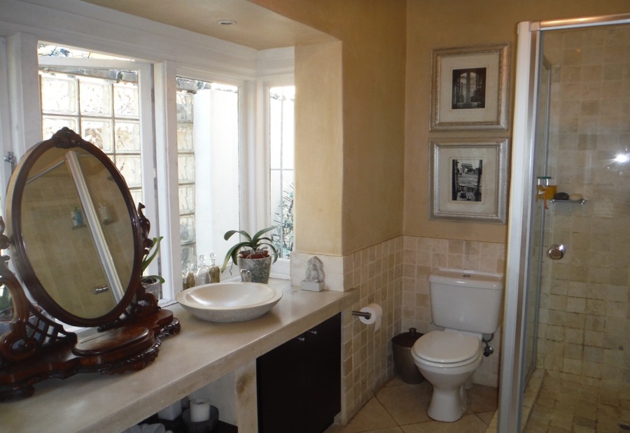 Photo 16 of White House accommodation in Fresnaye, Cape Town with 3 bedrooms and 3 bathrooms