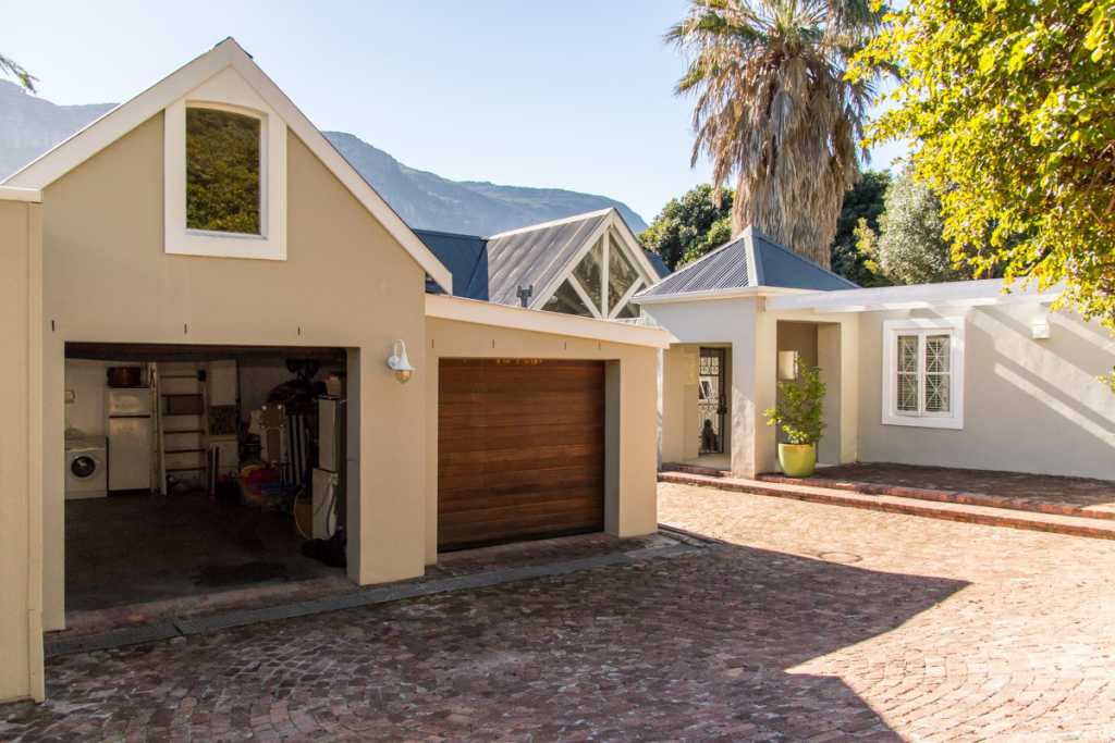 Photo 27 of Whittlers Way accommodation in Hout Bay, Cape Town with 5 bedrooms and 3 bathrooms