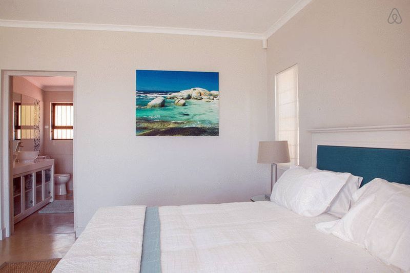 Photo 12 of Wine House accommodation in Simons Town, Cape Town with 3 bedrooms and 3 bathrooms