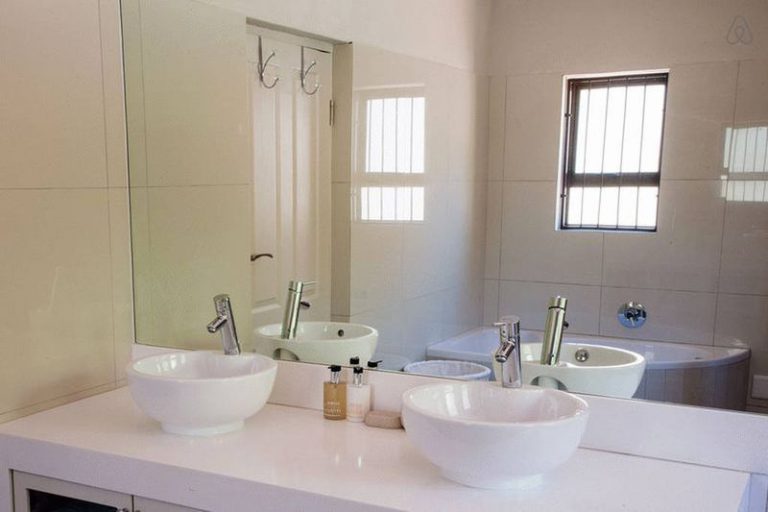 Photo 8 of Wine House accommodation in Simons Town, Cape Town with 3 bedrooms and 3 bathrooms