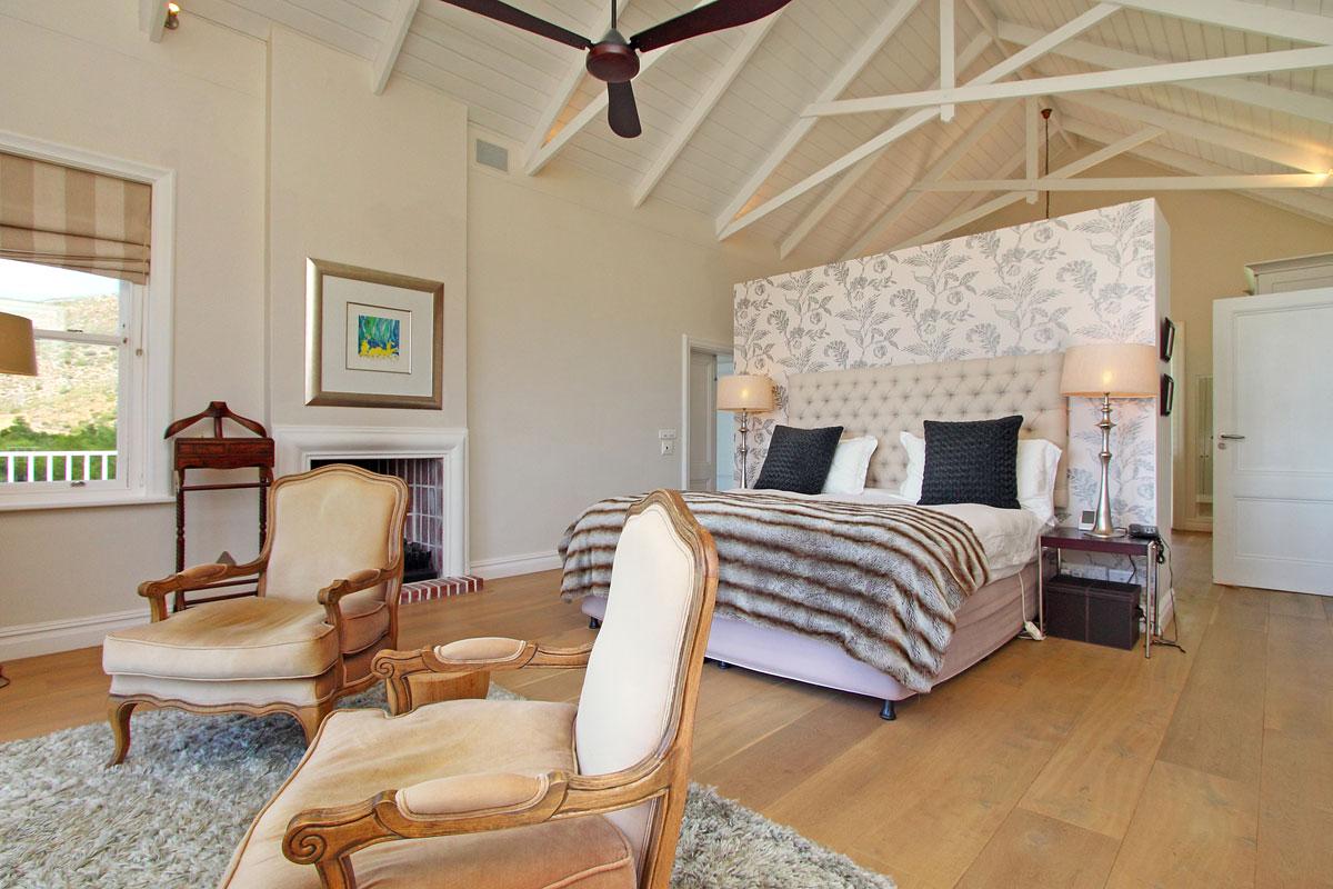 Photo 2 of Zwaanswyk Villa accommodation in Tokai, Cape Town with 4 bedrooms and 4 bathrooms