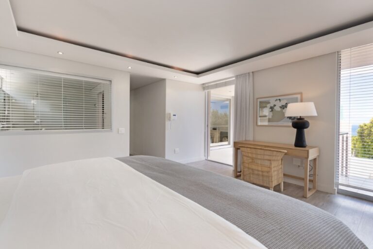 Camps Bay Grace 24